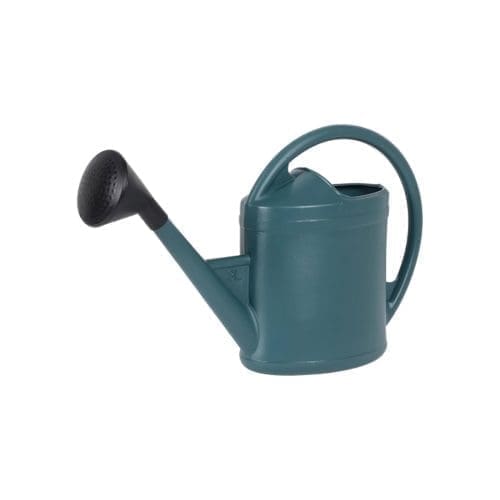 Robuste et élégant, cet arrosoir ovale en finition vert métallisé est équipé d'une pomme amovible pour un arrosage doux et régulier.