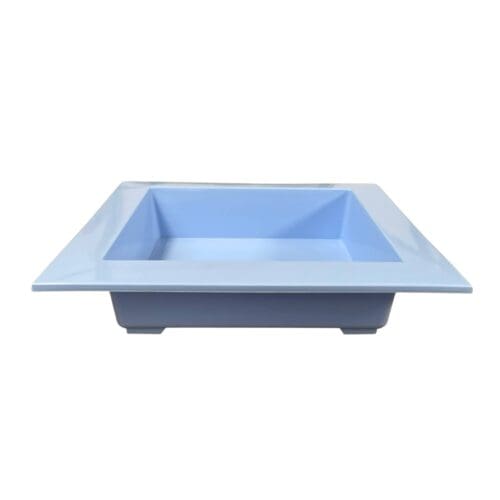 Coupe carrée plate, couleur lavande, au style sobre et moderne.