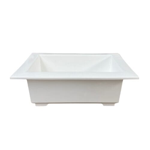 Coupe rectangulaire profonde à finition mate et effet moucheté, au style simple et moderne.